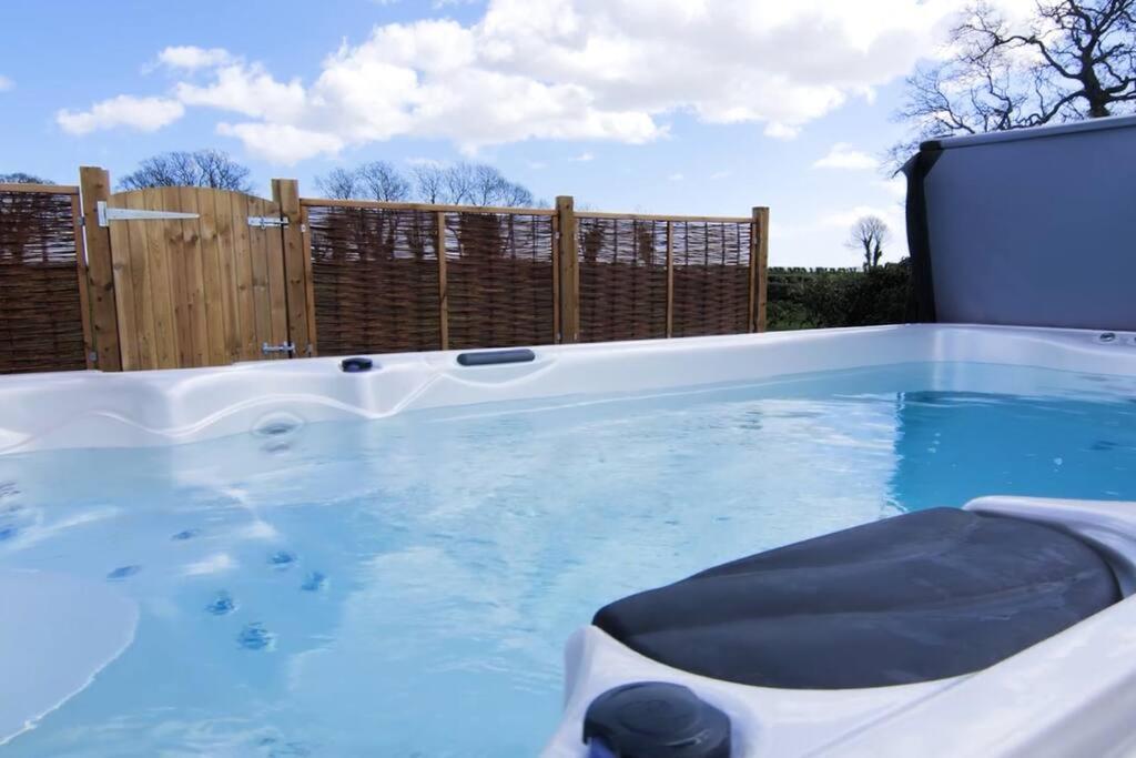 Covehithe House-Coastal Luxury- Sleeps 12-With Huge Swimspa! Wrentham Exterior foto