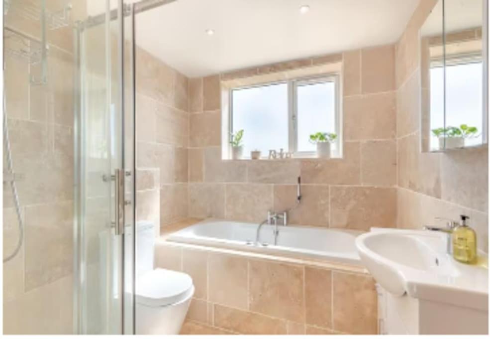 Covehithe House-Coastal Luxury- Sleeps 12-With Huge Swimspa! Wrentham Exterior foto